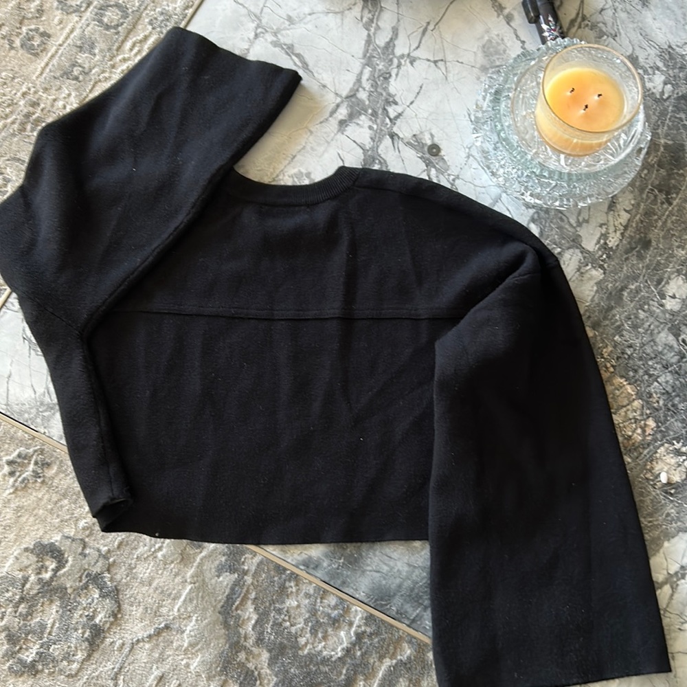 Zara black cropped wide sleeve crew neck sweater can b worn summer and winter